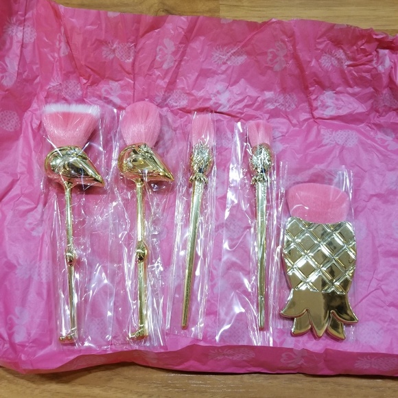 TARTE - 5 Piece Flamingo Makeup Brush Set - Picture 3 of 11